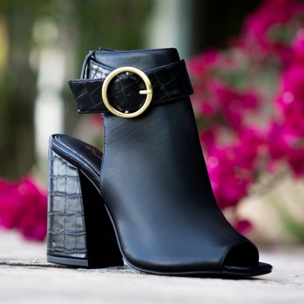 "Elegant" 🖤 black